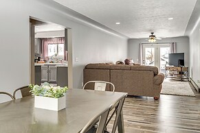 Charming Curtis House: Large Deck w/ Lake View!
