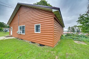 Charming Curtis House: Large Deck w/ Lake View!