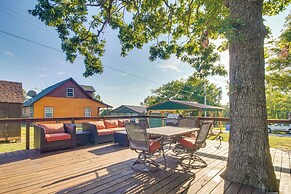 Incredible Log Home: 1 Mile From Lake Tenkiller