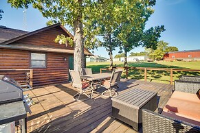 Incredible Log Home: 1 Mile From Lake Tenkiller
