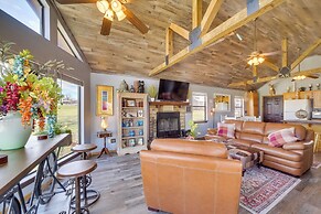 Incredible Log Home: 1 Mile From Lake Tenkiller