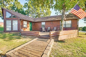 Incredible Log Home: 1 Mile From Lake Tenkiller