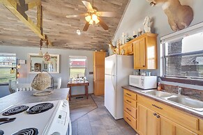 Incredible Log Home: 1 Mile From Lake Tenkiller