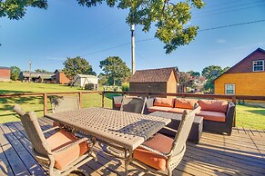 Incredible Log Home: 1 Mile From Lake Tenkiller