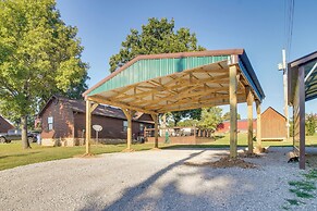 Incredible Log Home: 1 Mile From Lake Tenkiller