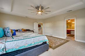 Luxe Atwater Home w/ Patio: 10 Mi to Yosemite Lake