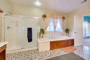 Luxe Atwater Home w/ Patio: 10 Mi to Yosemite Lake