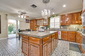 Luxe Atwater Home w/ Patio: 10 Mi to Yosemite Lake