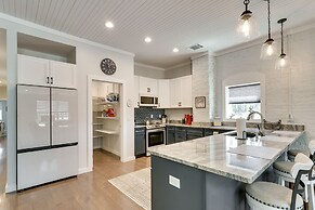 Walk to Downtown: Cozy Lenoir Apartment!