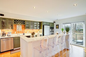 The White Elephant Inn Getaway w/ Pool & Hot Tub!