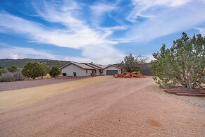 Deck & Indoor Pickleball Court: West Sedona Home!