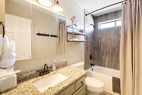 Deck & Indoor Pickleball Court: West Sedona Home!