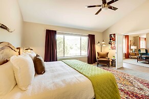 Deck & Indoor Pickleball Court: West Sedona Home!