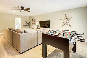 Deck & Indoor Pickleball Court: West Sedona Home!