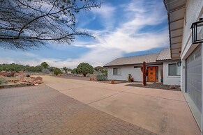 Deck & Indoor Pickleball Court: West Sedona Home!