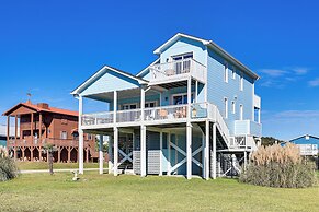 Oceanside Oak Island Getaway: For Families & Pets!