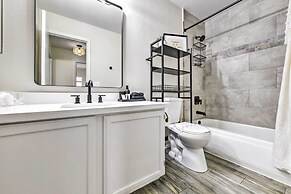 Pool, BBQ & Patio: Gilbert Getaway Near Golfing