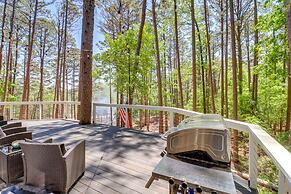 Greers Ferry Treehouse-style Cabin w/ Lake Access!