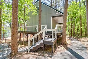 Greers Ferry Treehouse-style Cabin w/ Lake Access!