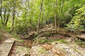 'greystone' Creekside Cabin: Hike, Fish & Explore!