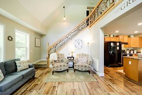 'greystone' Creekside Cabin: Hike, Fish & Explore!