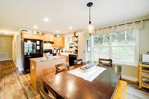 'greystone' Creekside Cabin: Hike, Fish & Explore!