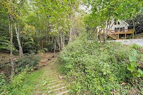 'greystone' Creekside Cabin: Hike, Fish & Explore!