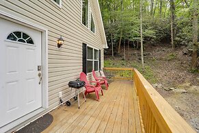 'greystone' Creekside Cabin: Hike, Fish & Explore!