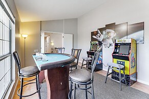 Gilbert Family Home: Games, Private Pool & Patio!