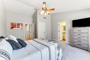 Gilbert Family Home: Games, Private Pool & Patio!