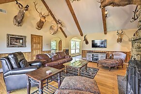 40-acre Ski Retreat w/ Hot Tub in Banner Elk!