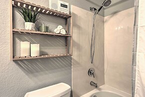 Branson Condo w/ Balcony on Ledgestone Golf Course