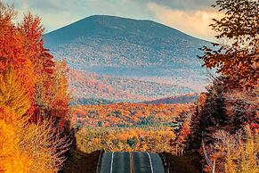 Lake Champlain Home w/ Decks, Kayaks & Fire Pit!