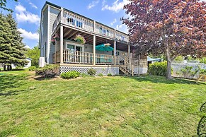Lake Champlain Home w/ Decks, Kayaks & Fire Pit!