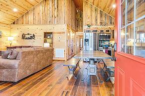 Hot Tub + Fire Pit: Dog-friendly Cabin in Murphy!