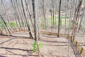 Hot Tub + Fire Pit: Dog-friendly Cabin in Murphy!