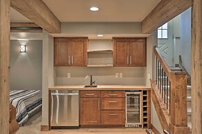 Townhome ~ 4 Mi to Beaver Creek & 8 Mi to Vail!