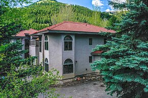 Townhome ~ 4 Mi to Beaver Creek & 8 Mi to Vail!