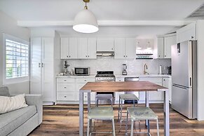 < 1 Mi to El Paseo: Cottage Oasis w/ Fire Pit