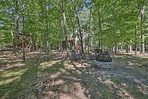 Lakefront Poconos Cottage - Deck, Fire Pit & Grill