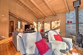 Fire Pit & Grill: Lakefront Poconos Cottage!