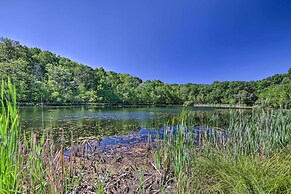 Fire Pit & Grill: Lakefront Poconos Cottage!