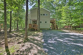 Fire Pit & Grill: Lakefront Poconos Cottage!