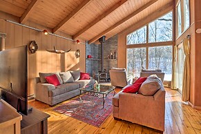 Fire Pit & Grill: Lakefront Poconos Cottage!