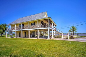Exquisite Lake Charles Gem - Waterfront Views
