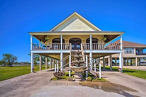 Exquisite Lake Charles Gem - Waterfront Views
