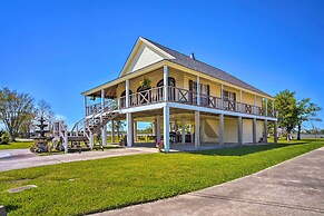 Exquisite Lake Charles Gem - Waterfront Views