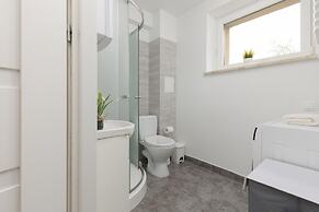 Elegant Warsaw Apartment by Renters