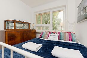 Elegant Warsaw Apartment by Renters