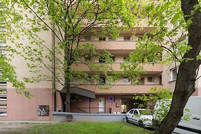 Elegant Warsaw Apartment by Renters